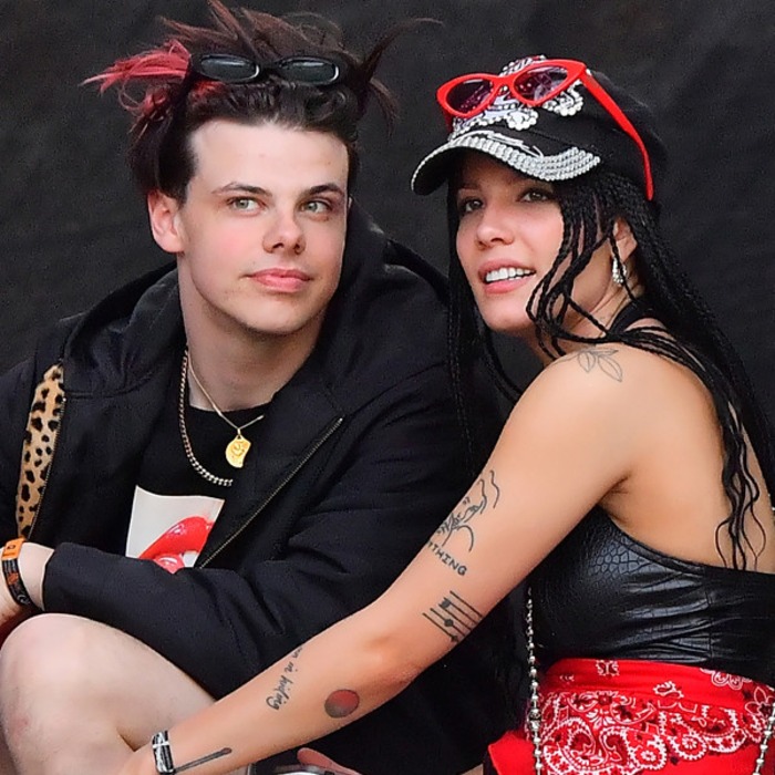 Get Halsey Reveals She Wrote Her First Love Song For Ex Boyfriend For Free Get Wallpaper Halsey Reveals She Wrote Her First Love Song For Ex Boyfriend For iPhone